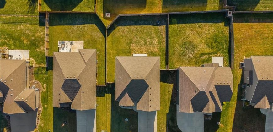 Homes for Sale in Kansas City, MO 64154 | 3925 NW 95th Terrace