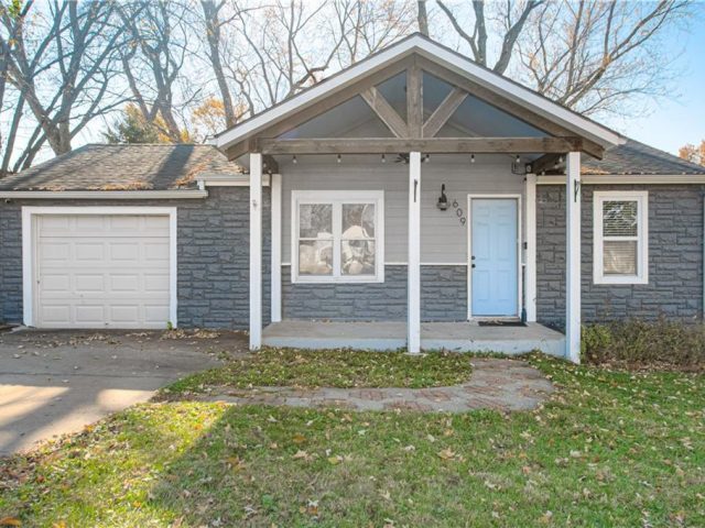 Homes for Sale in Gladstone, MO 64118 | 609 NE 76th Terrace