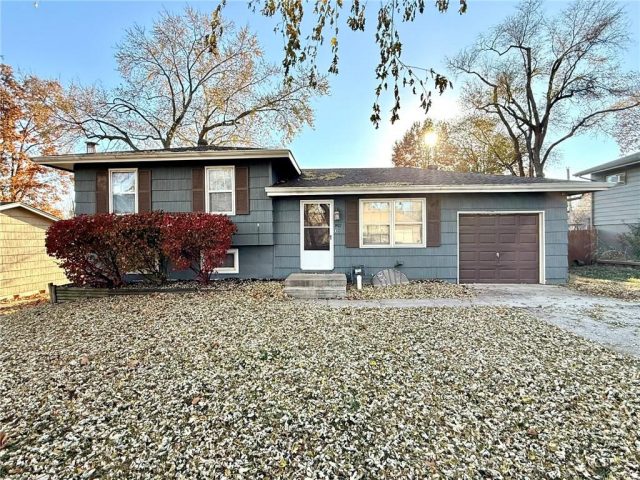 Homes for Sale in Kansas City, MO 64152 | 7407 NW 75th Street