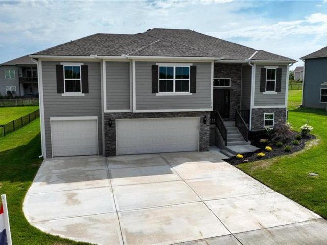 Homes for Sale in Kansas City, MO 64165 | 1218 NE 122nd Street