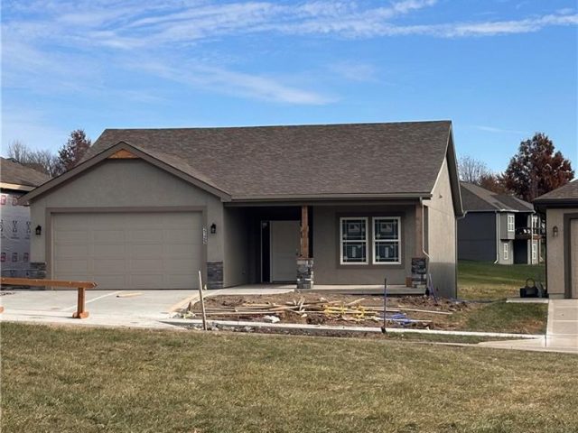 Homes for Sale in Kearney, MO 64060 | 2125  Greenfield Point