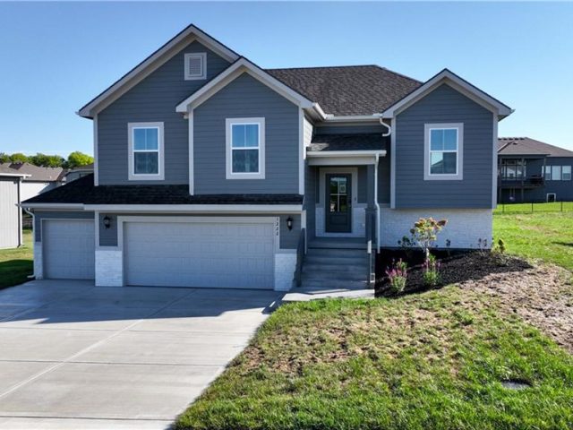 Homes for Sale in Kansas City, MO 64165 | 1222 NE 122nd Street