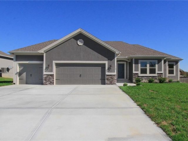 Homes for Sale in Kansas City, MO 64156 | 3718 NE 90th Terrace