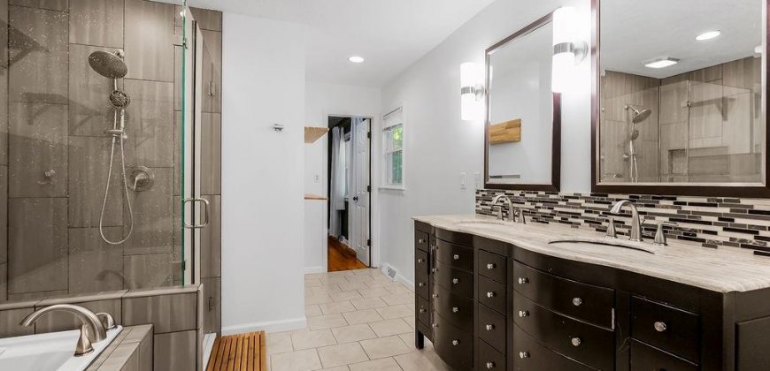 Homes for Sale in Lake Waukomis, MO 64151 | 387 NW North Shore Drive