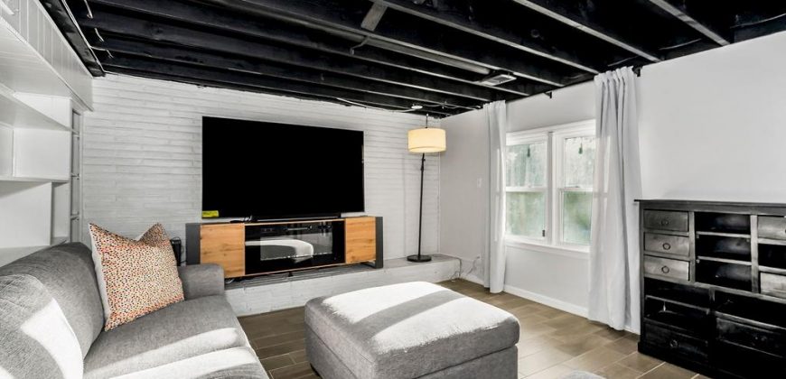 Homes for Sale in Lake Waukomis, MO 64151 | 387 NW North Shore Drive