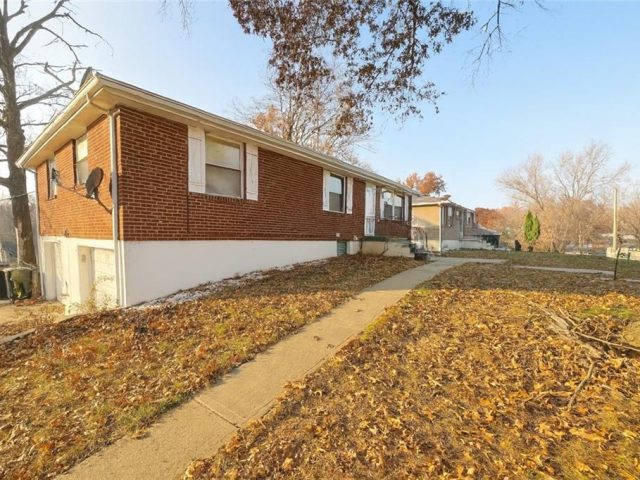 Homes for Sale in Kansas City, MO 64117 | 4000 N Jackson Terrace
