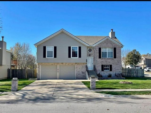 Homes for Sale in Kansas City, MO 64155 | 203 NW 112th Terrace