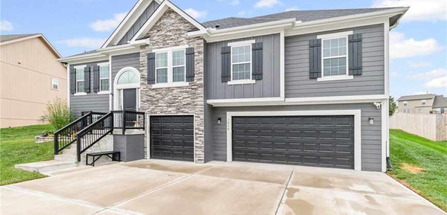 Homes for Sale in Liberty, MO 64068 | 1020  Poplar Lane