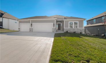 Homes for Sale in Liberty, MO 64068 | 1015  Poplar Lane