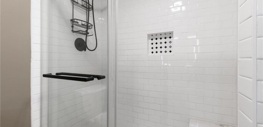 Homes for Sale in Kansas City, MO 64151 | 5521 N Mayview Avenue