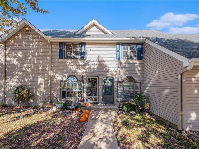 Homes for Sale in Smithville, MO 64089 | 233  Stonebridge Lane