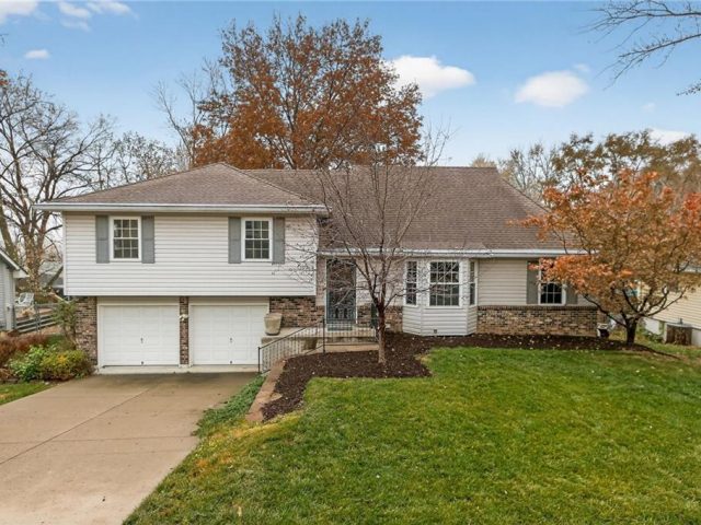 Homes for Sale in Kansas City, MO 64118 | 837 NW 69th Street