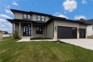 13610-NE-114th-Place-mls-2547205-image-1