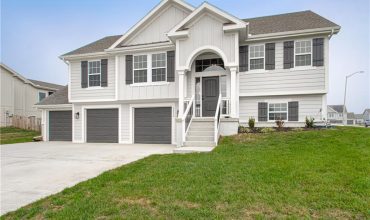 Homes for Sale in Kansas City, MO 64156 | 6022 NE 118th Terrace