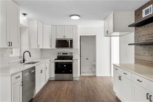 8707-N-Lydia-Avenue-mls-2582667-image-1