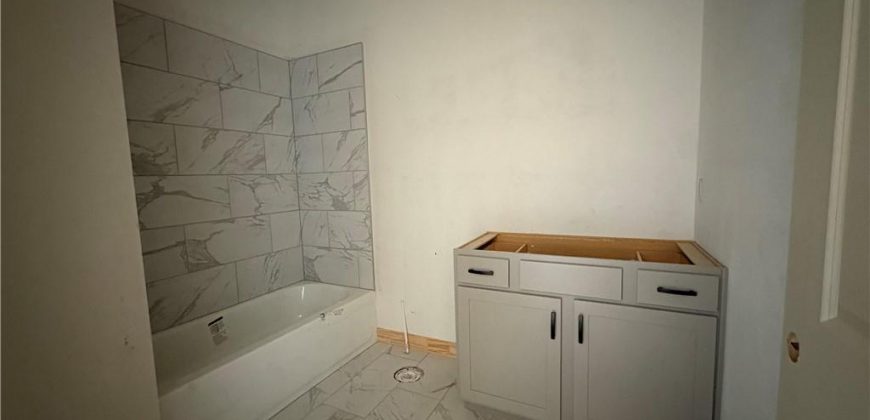 Homes for Sale in Kansas City, MO 64154 | 3017 NW 95th Terrace