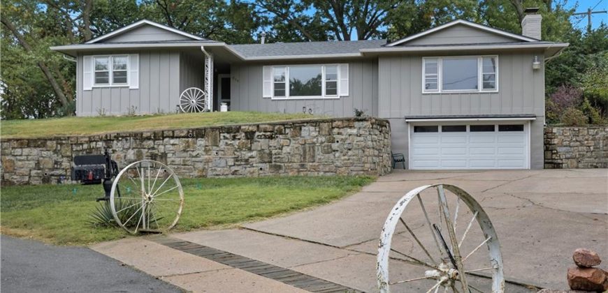 Homes for Sale in Lake Waukomis, MO 64151 | 610 NW North Shore Drive