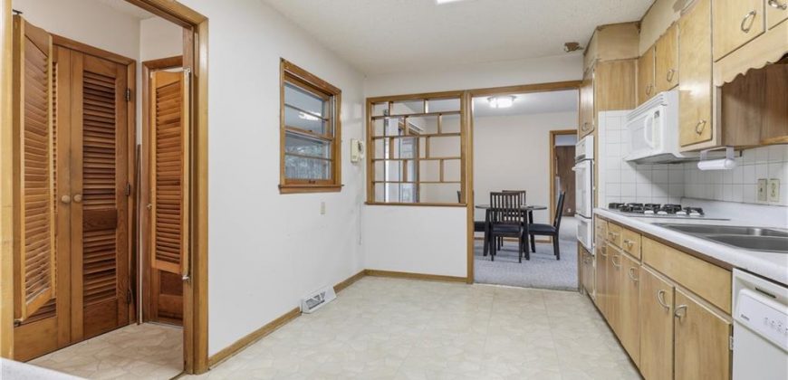 Homes for Sale in Lake Waukomis, MO 64151 | 610 NW North Shore Drive