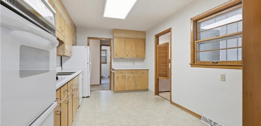 Homes for Sale in Lake Waukomis, MO 64151 | 610 NW North Shore Drive