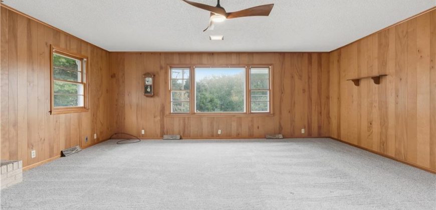 Homes for Sale in Lake Waukomis, MO 64151 | 610 NW North Shore Drive