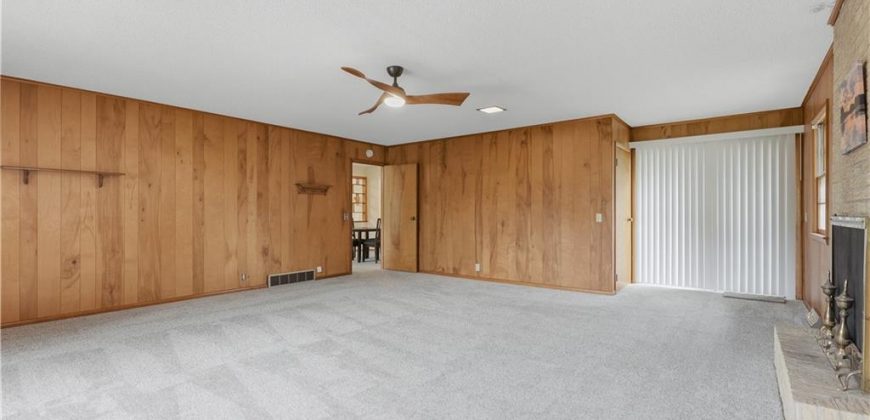 Homes for Sale in Lake Waukomis, MO 64151 | 610 NW North Shore Drive