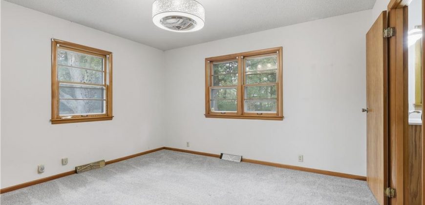 Homes for Sale in Lake Waukomis, MO 64151 | 610 NW North Shore Drive