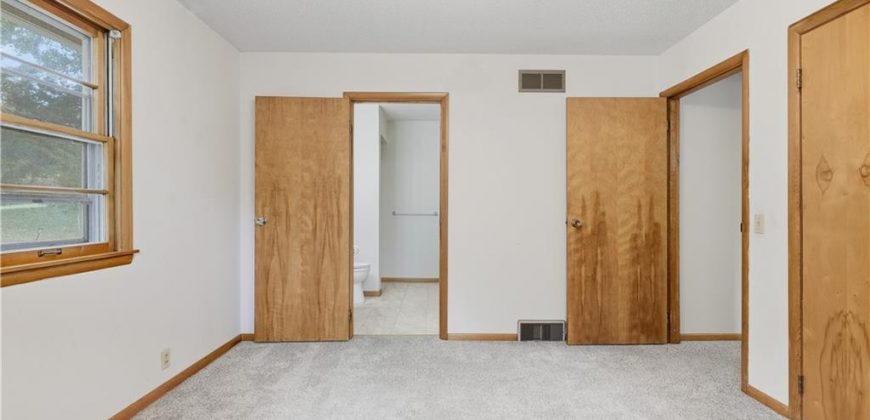 Homes for Sale in Lake Waukomis, MO 64151 | 610 NW North Shore Drive