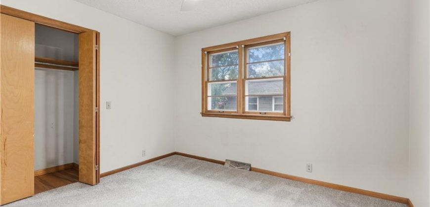 Homes for Sale in Lake Waukomis, MO 64151 | 610 NW North Shore Drive