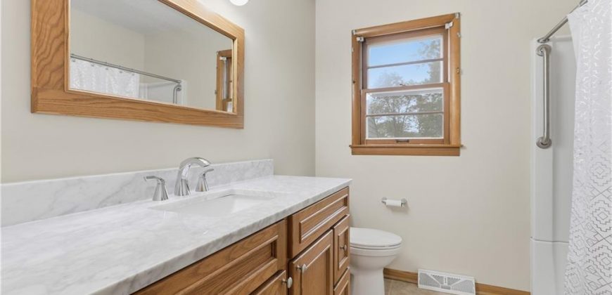 Homes for Sale in Lake Waukomis, MO 64151 | 610 NW North Shore Drive