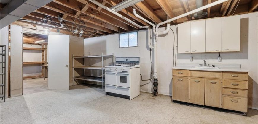 Homes for Sale in Lake Waukomis, MO 64151 | 610 NW North Shore Drive