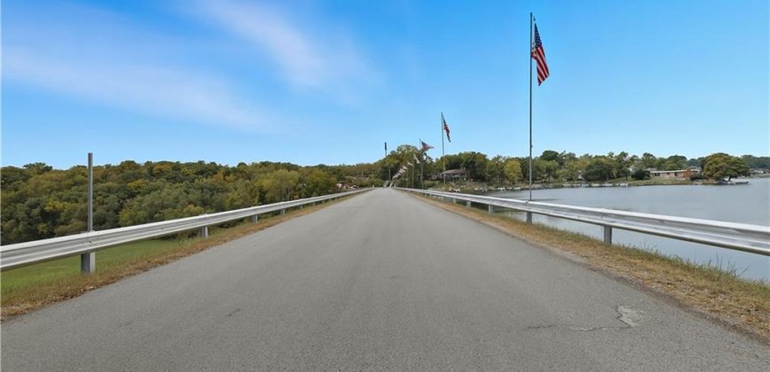 Homes for Sale in Lake Waukomis, MO 64151 | 610 NW North Shore Drive