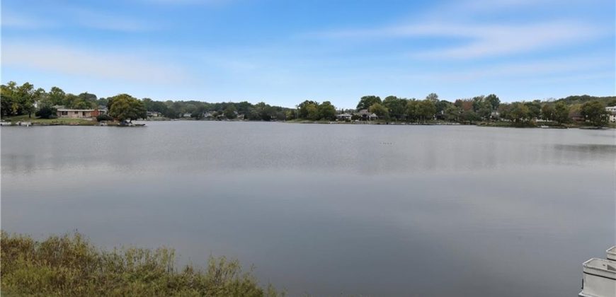Homes for Sale in Lake Waukomis, MO 64151 | 610 NW North Shore Drive