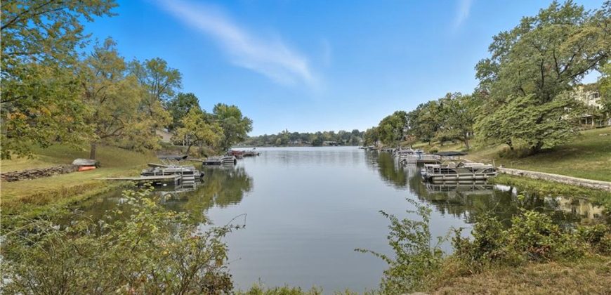 Homes for Sale in Lake Waukomis, MO 64151 | 610 NW North Shore Drive
