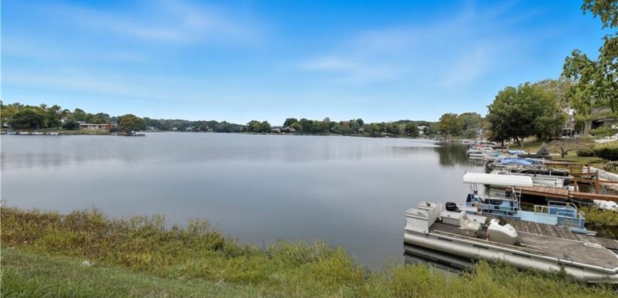 Homes for Sale in Lake Waukomis, MO 64151 | 610 NW North Shore Drive