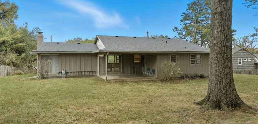 Homes for Sale in Lake Waukomis, MO 64151 | 610 NW North Shore Drive