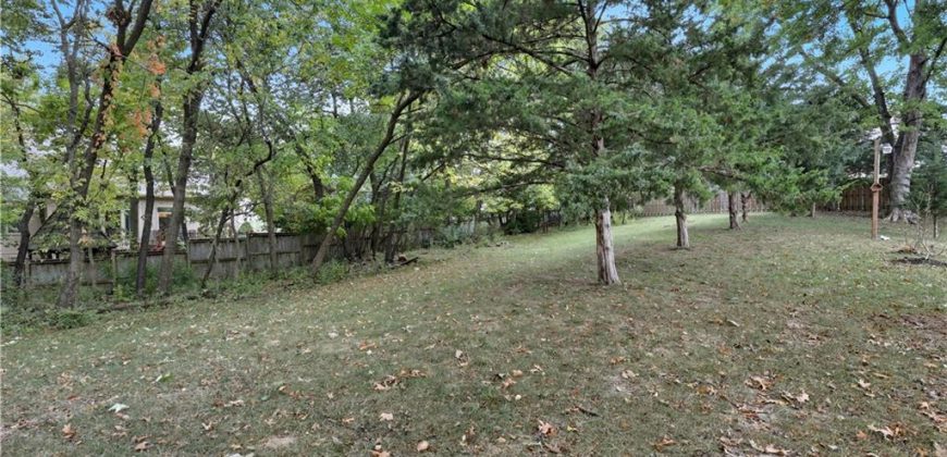 Homes for Sale in Lake Waukomis, MO 64151 | 610 NW North Shore Drive