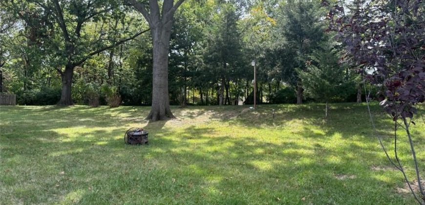 Homes for Sale in Lake Waukomis, MO 64151 | 610 NW North Shore Drive