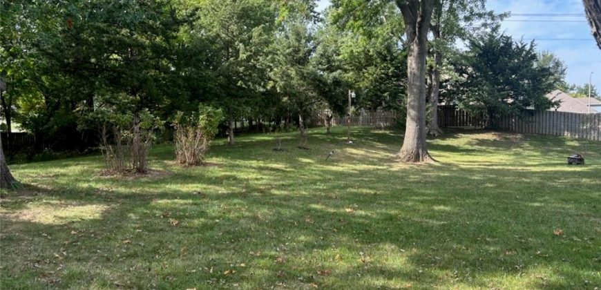 Homes for Sale in Lake Waukomis, MO 64151 | 610 NW North Shore Drive