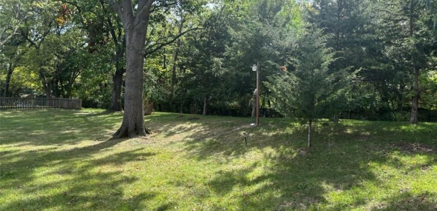 Homes for Sale in Lake Waukomis, MO 64151 | 610 NW North Shore Drive