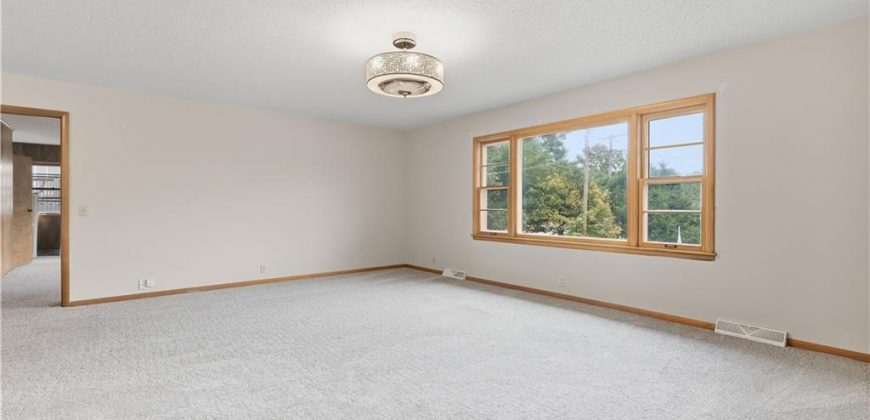 Homes for Sale in Lake Waukomis, MO 64151 | 610 NW North Shore Drive