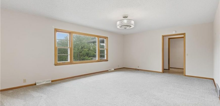 Homes for Sale in Lake Waukomis, MO 64151 | 610 NW North Shore Drive