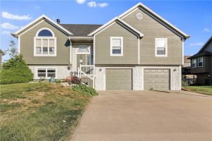 10823-N-Oakland-Avenue-mls-2582365-image-1