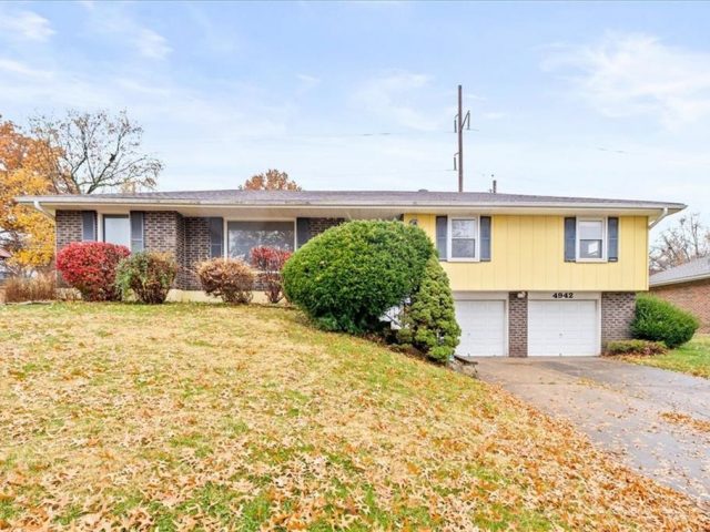 Homes for Sale in Kansas City, MO 64118 | 4942 N Flora Avenue