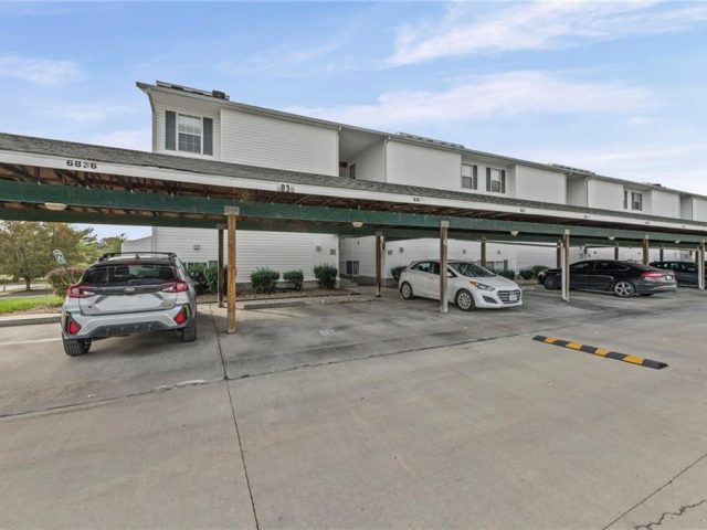 Homes for Sale in Gladstone, MO 64118 | 6826 N Olive Street