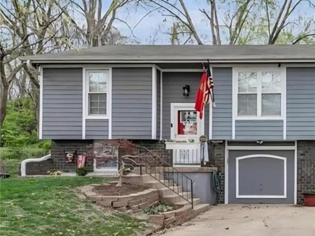 Homes for Sale in Parkville, MO 64152 | 5822 NW Walnut Court