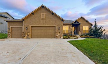 Homes for Sale in Parkville, MO 64152 | 5920 S National Drive