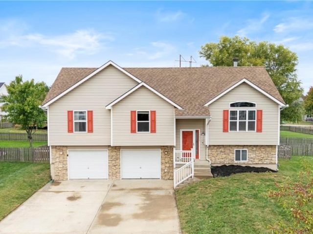 Homes for Sale in Kansas City, MO 64157 | 7808 NE 109th Circle