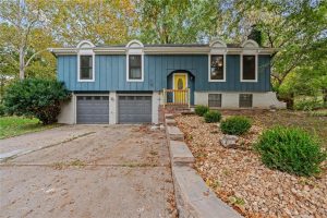 9705-NW-Hampton Woods-Drive-mls-2584844-image-1