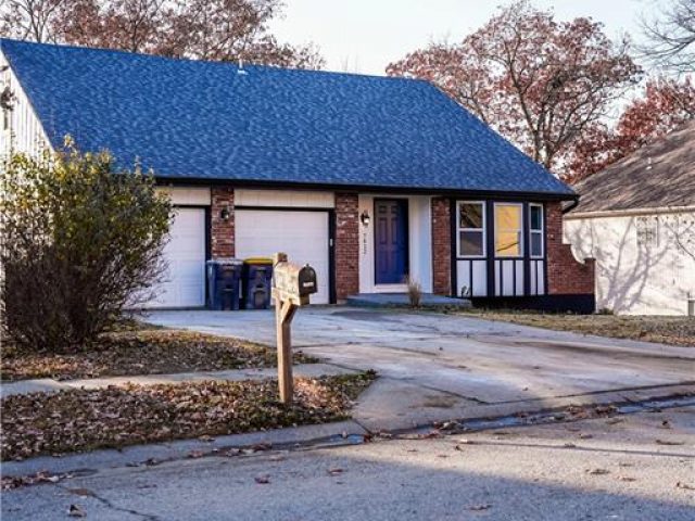 Homes for Sale in Kansas City, MO 64151 | 7412 N Strathbury Avenue