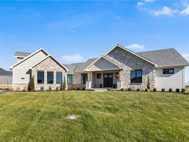 Homes for Sale in Parkville, MO 64152 | 7515 NW Fawn Circle